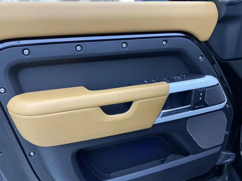 Land Rover Defender — миниатюра 17