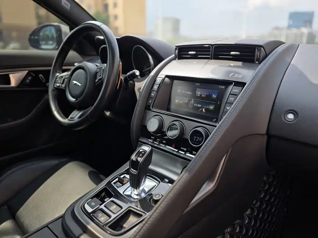 Jaguar F-TYPE — миниатюра 8