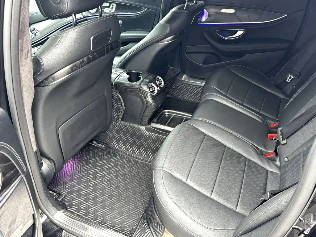 Mercedes-Benz E-Class — миниатюра 5