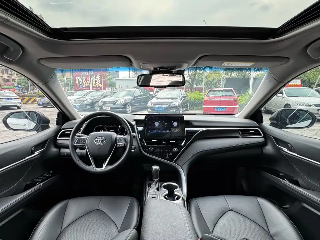 Toyota Camry — миниатюра 16