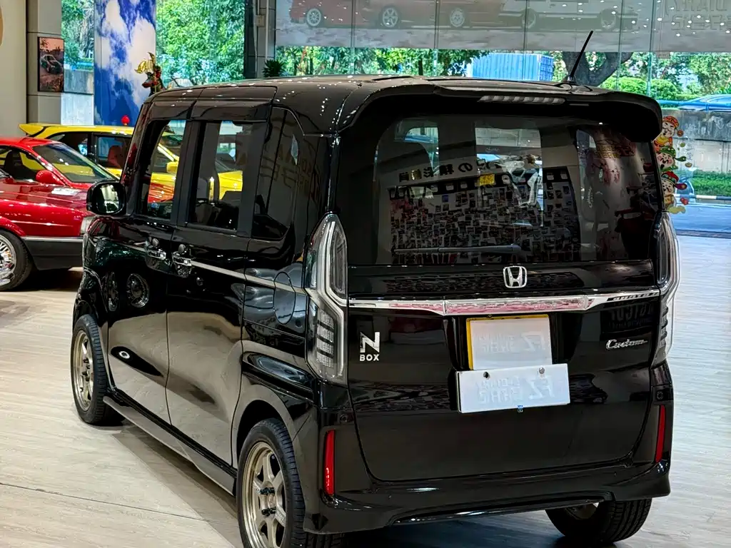 Honda N-BOX — миниатюра 10