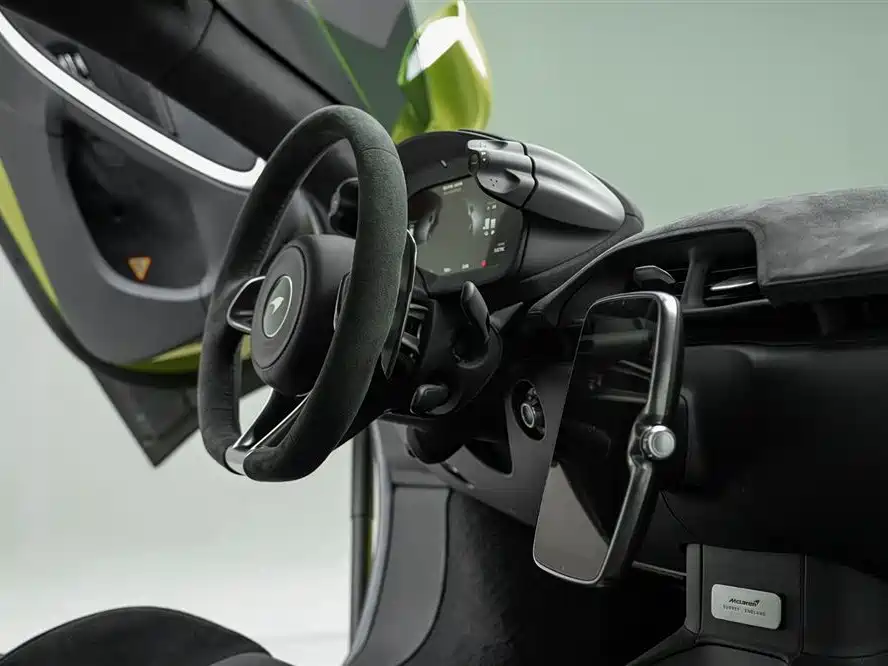McLaren Artura — миниатюра 8