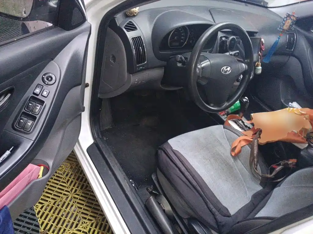 Hyundai Elantra — миниатюра 12