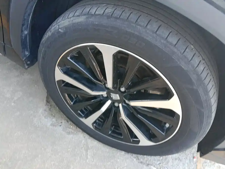 Toyota Crown Kluger — миниатюра 6