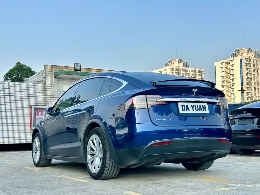 TESLA MODEL X