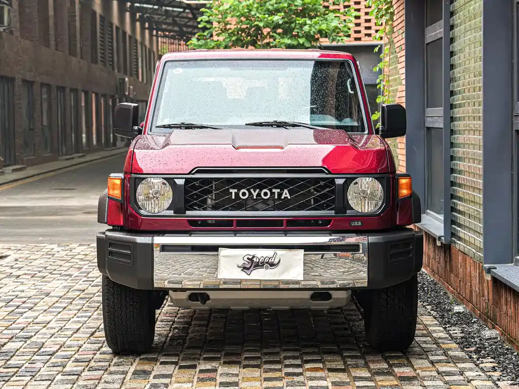 Toyota Land Cruiser LC76 2025 4.0L AT