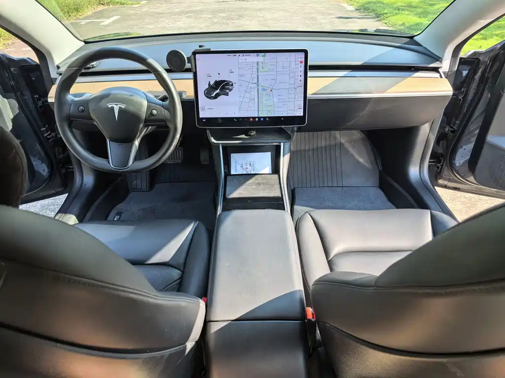 Tesla Model 3 — миниатюра 9