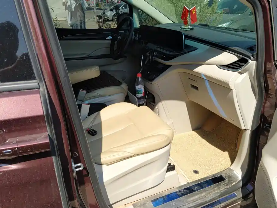 Buick GL8 — миниатюра 8