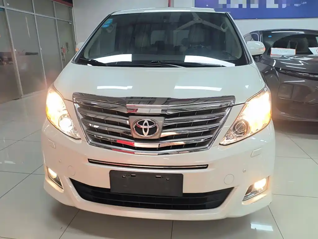 Toyota Alphard — миниатюра 3