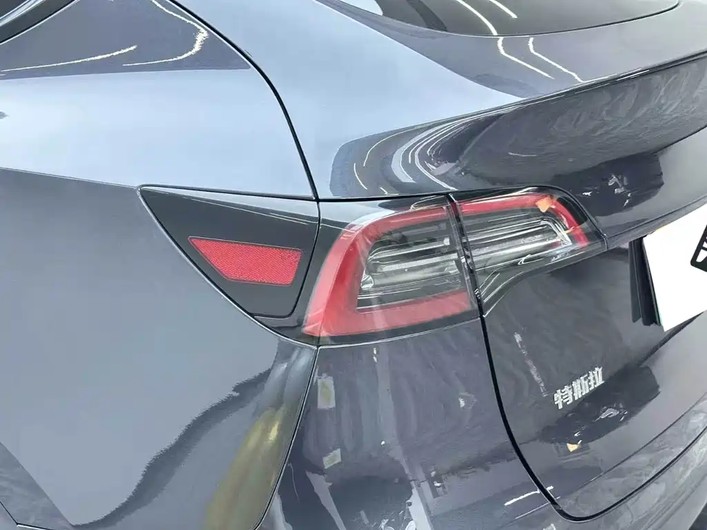 Tesla Model 3 — миниатюра 8