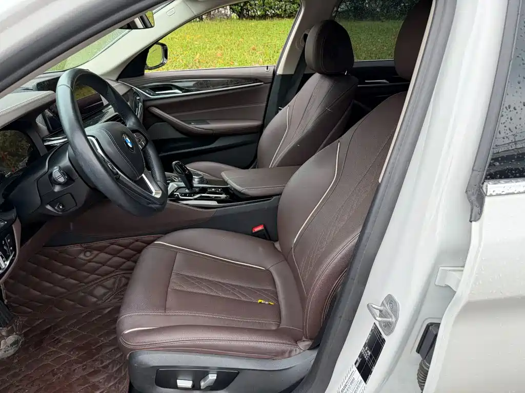 BMW 5 Series — миниатюра 8