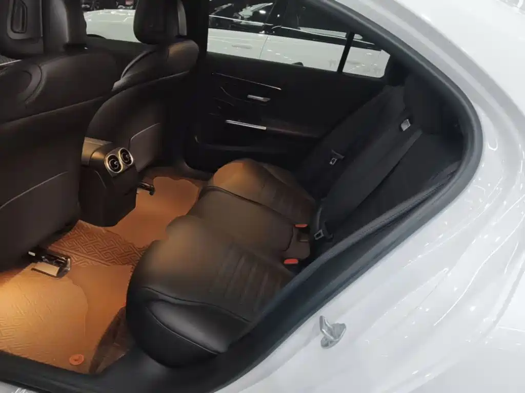 Mercedes-Benz C-Class — миниатюра 17