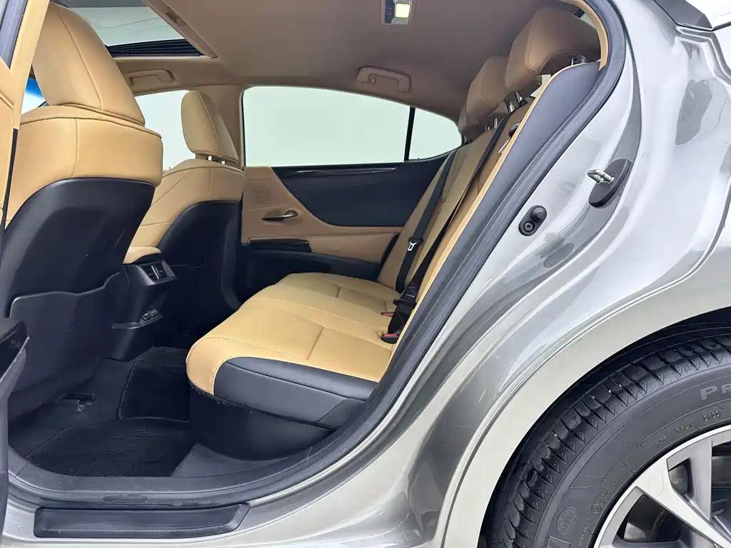 Lexus ES 2022 300h