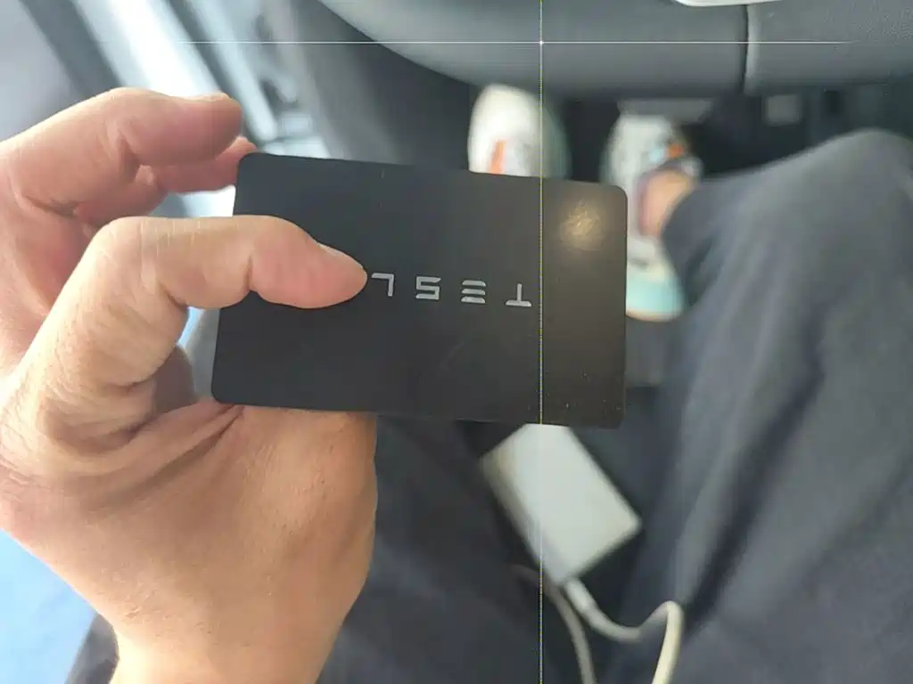 Tesla Model Y — миниатюра 9