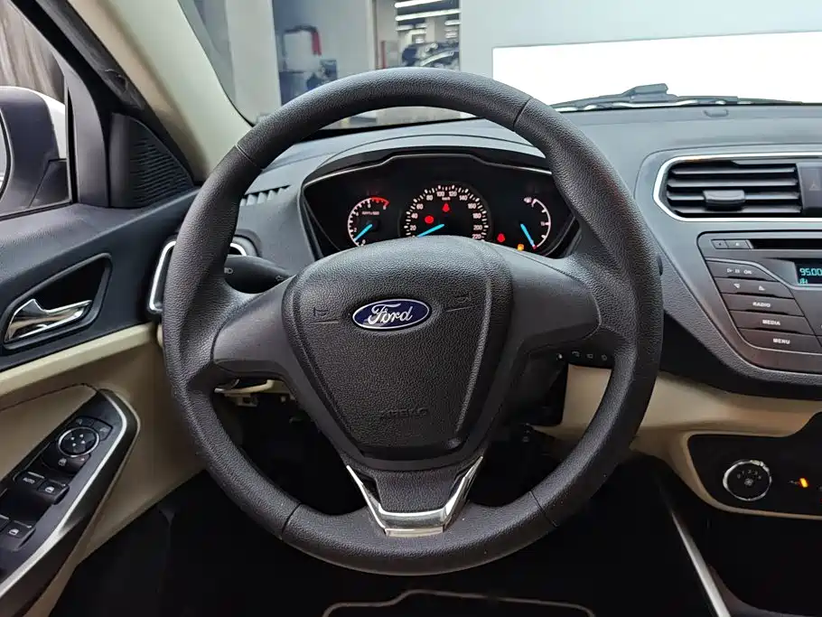 Ford Escort — миниатюра 15