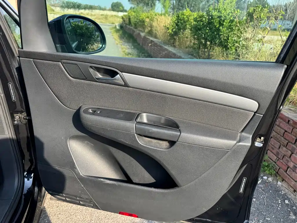 Volkswagen Sharan — миниатюра 23