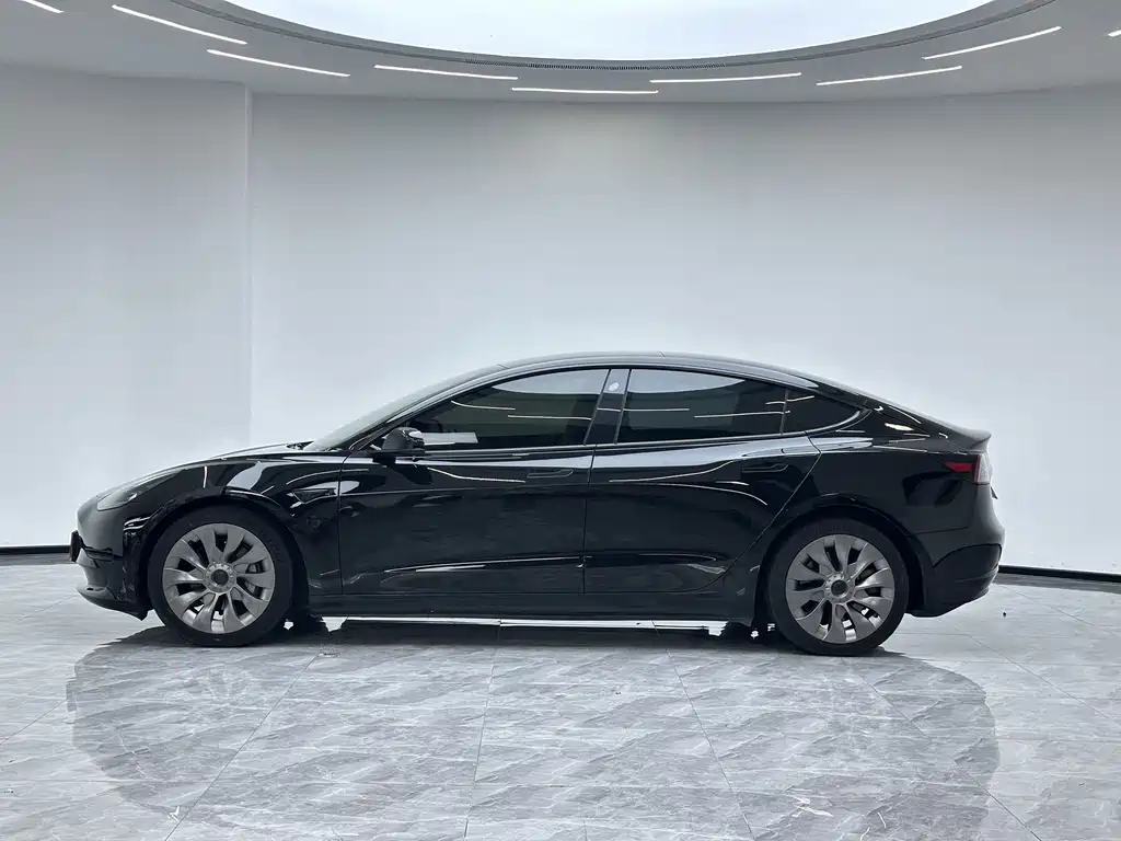 Tesla Model 3 — миниатюра 9