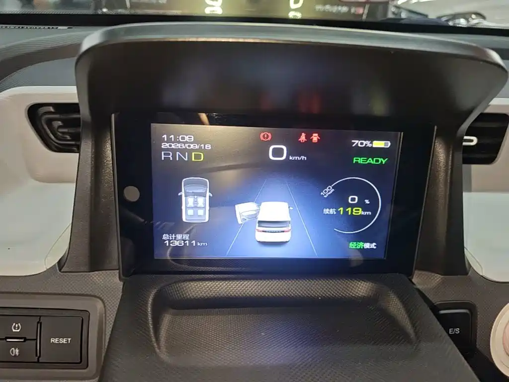 Wuling MINIEV — миниатюра 12