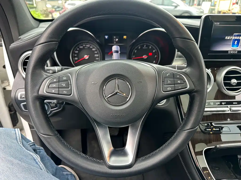 MERCEDES-BENZ GLC