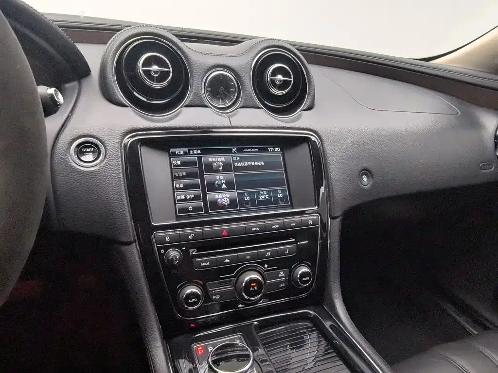 Jaguar XJ — миниатюра 12