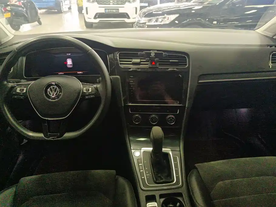 Volkswagen Golf — миниатюра 12