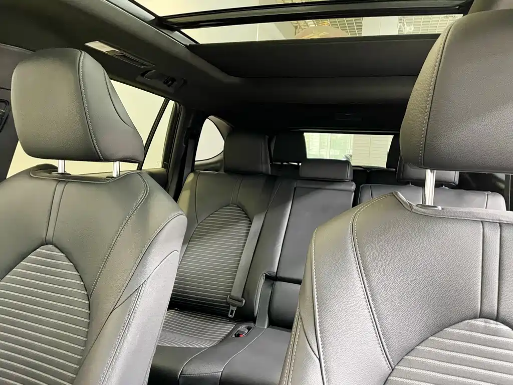 Toyota Crown Kluger — миниатюра 19