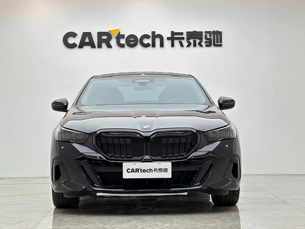 BMW 5 Series — миниатюра 7