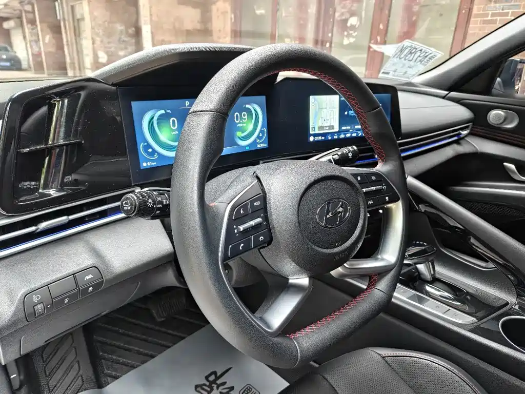 Hyundai Elantra — миниатюра 8