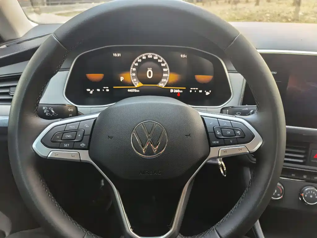 VOLKSWAGEN BORA