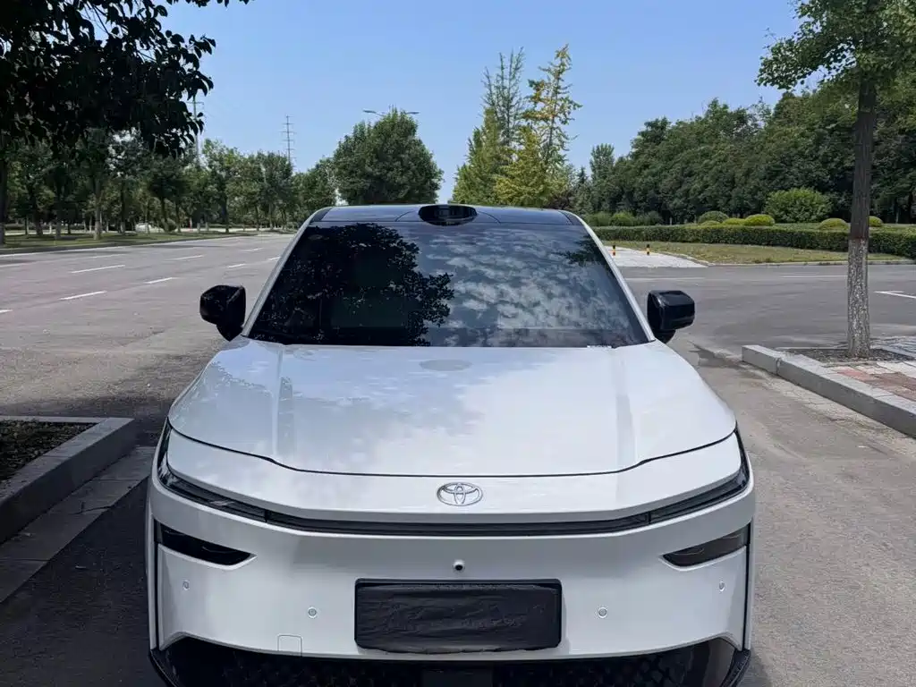 Toyota bZ3X - фото 2