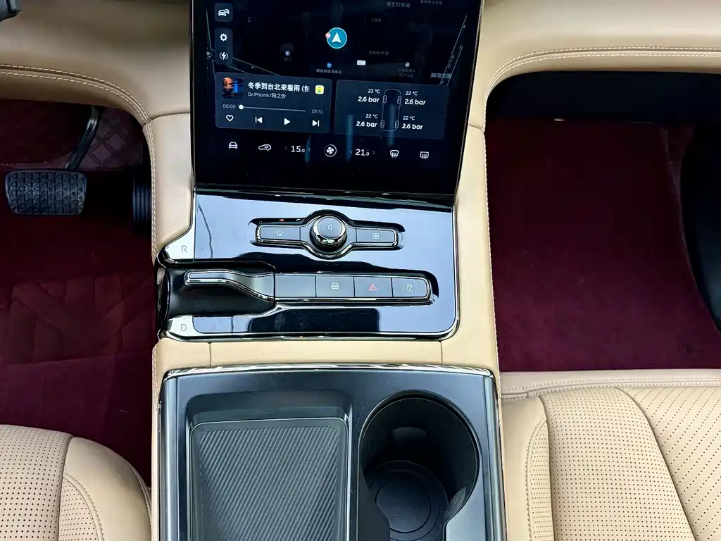 NIO ES8 2020 415KM мест