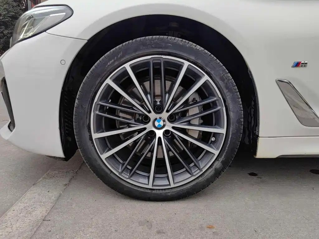BMW 5 Series — миниатюра 20