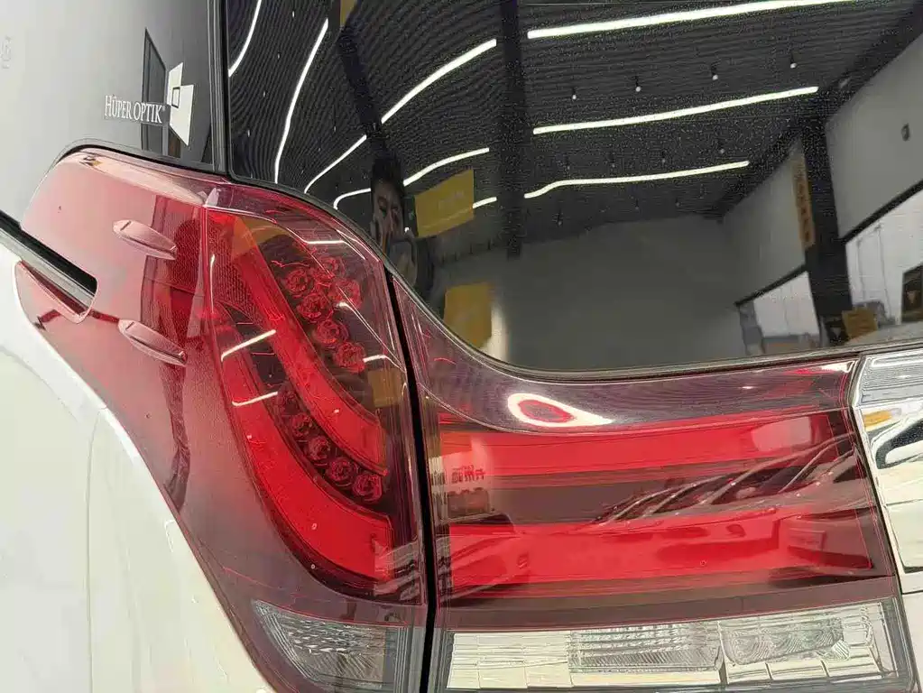 Toyota Alphard — миниатюра 6