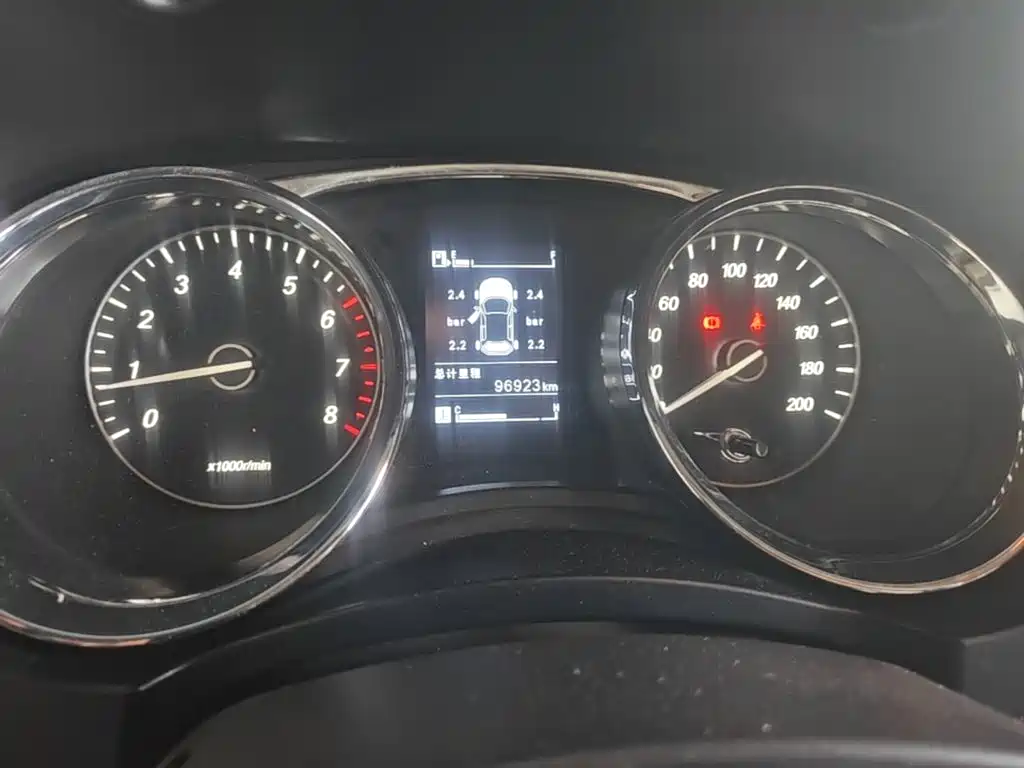 Wuling Hongguang — миниатюра 12