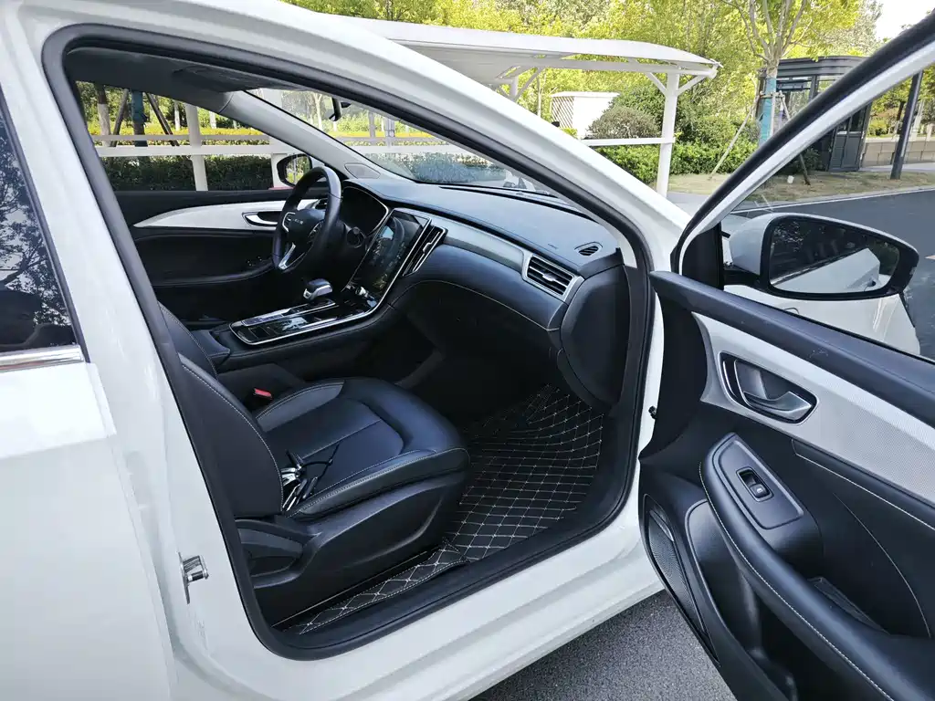 Roewe i6 MAX New Energy — миниатюра 18