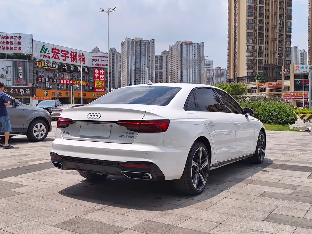 Audi A4L 2024 40 TFSI Luxury