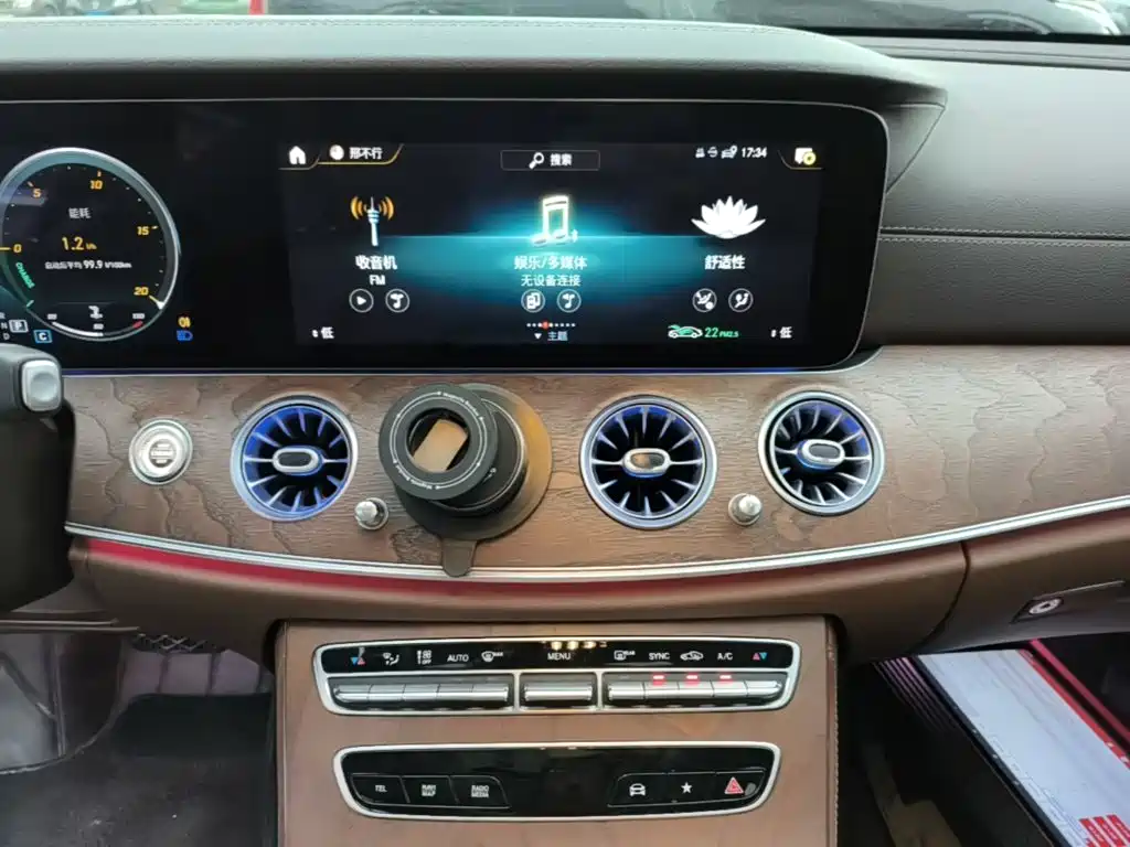Mercedes-Benz E-Class — миниатюра 13