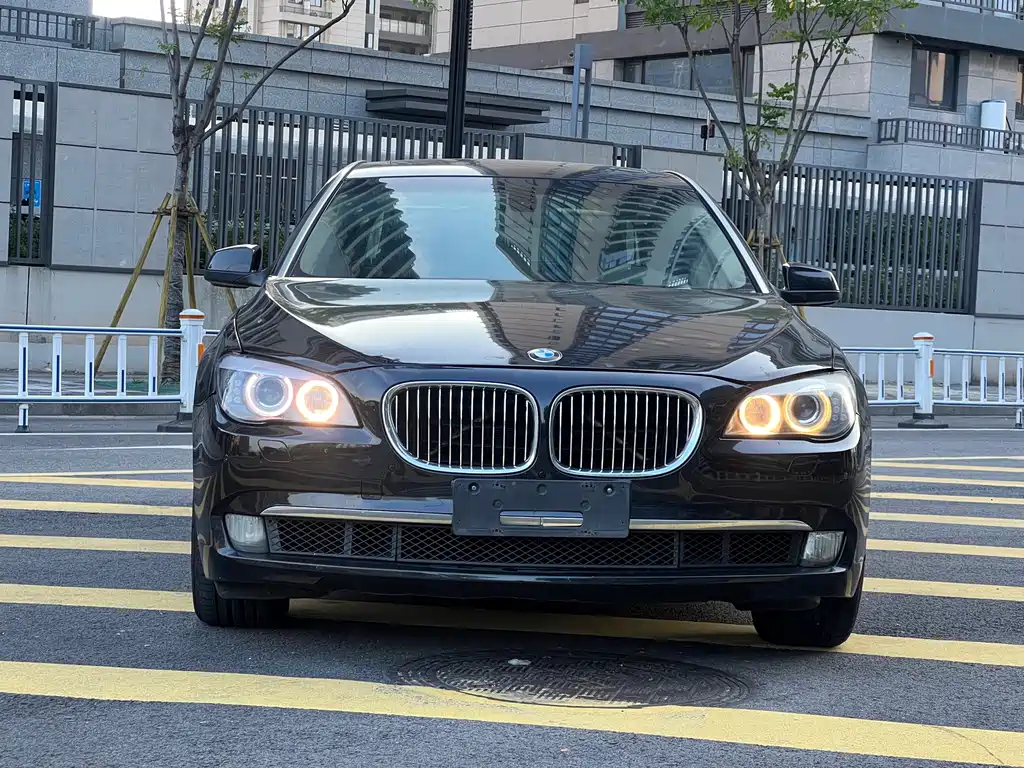 BMW 7 Series — миниатюра 3