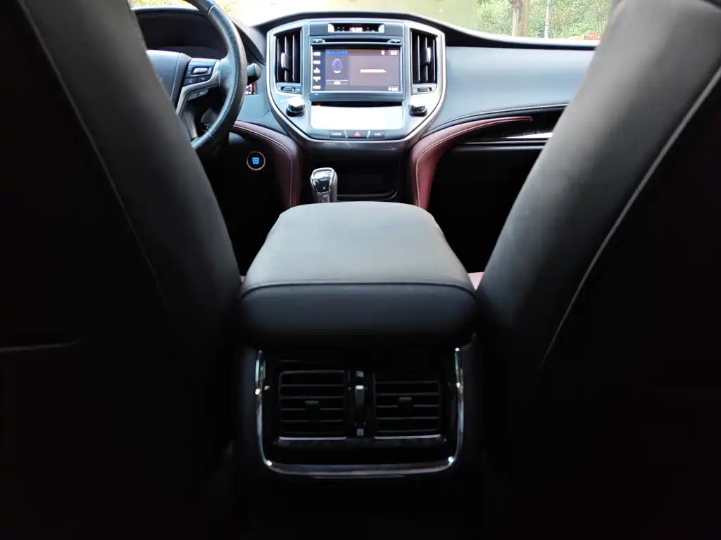 Toyota Crown — миниатюра 11