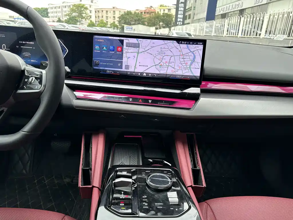 BMW 5 Series — миниатюра 14