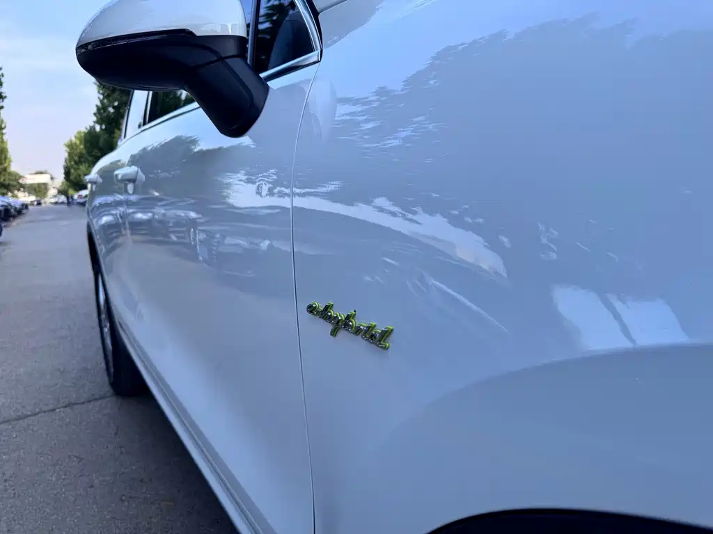 Porsche Cayenne Hybrid — миниатюра 22