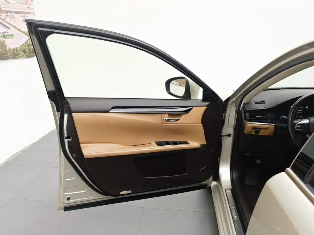 Lexus ES 2015 300h Comfort