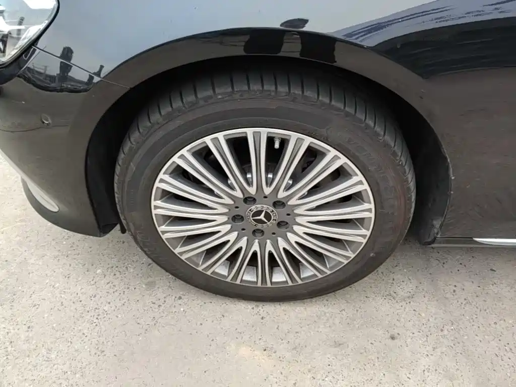 Mercedes-Benz E-Class — миниатюра 23