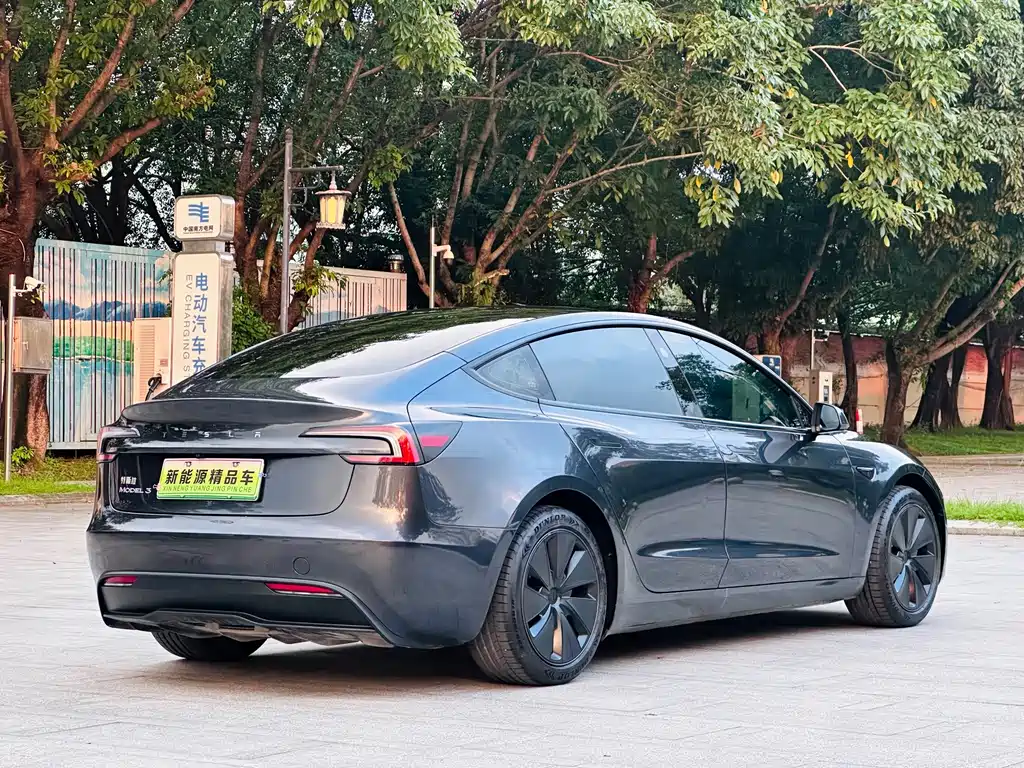 Tesla Model 3 — миниатюра 4