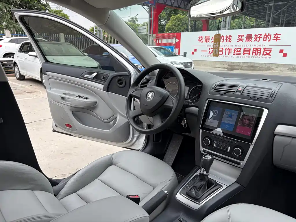Skoda Octavia 2014 1.6L AT
