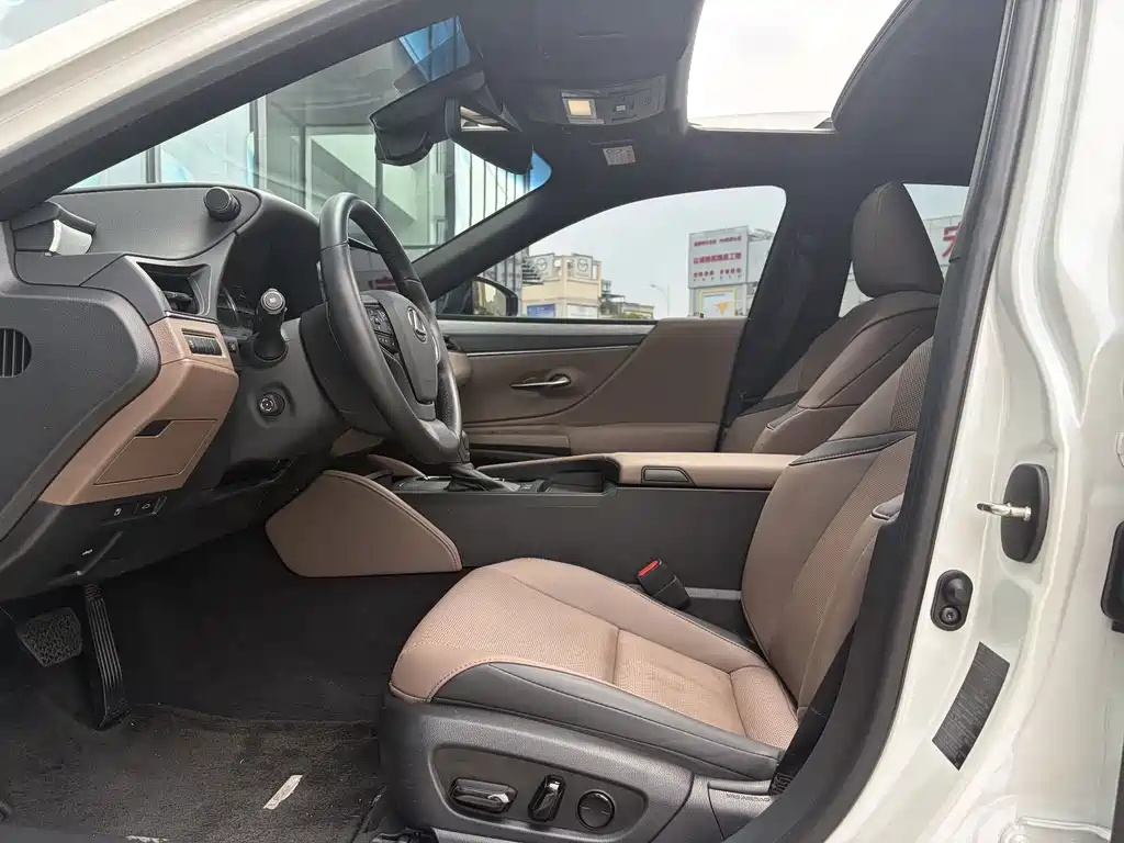 Lexus ES — миниатюра 10