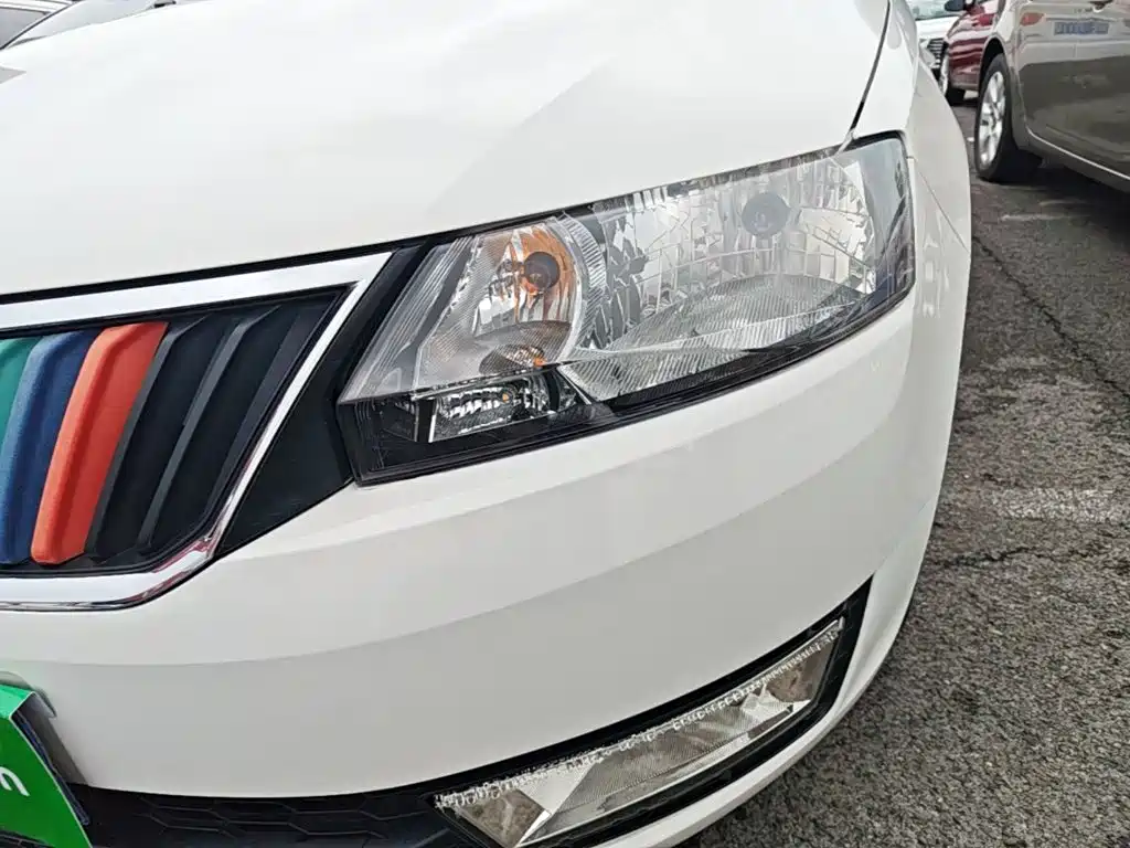 Skoda Rapid — миниатюра 24