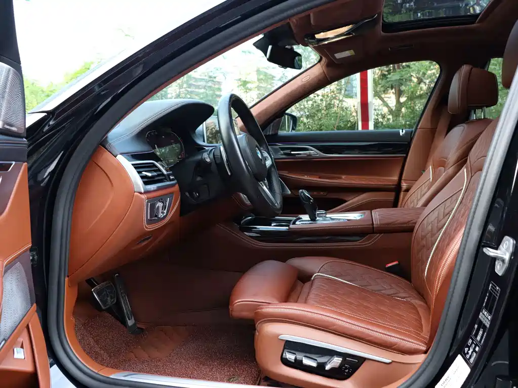 BMW 7 Series — миниатюра 10