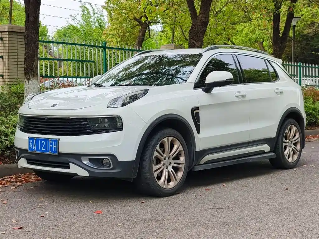 Купить Lynk & Co 01