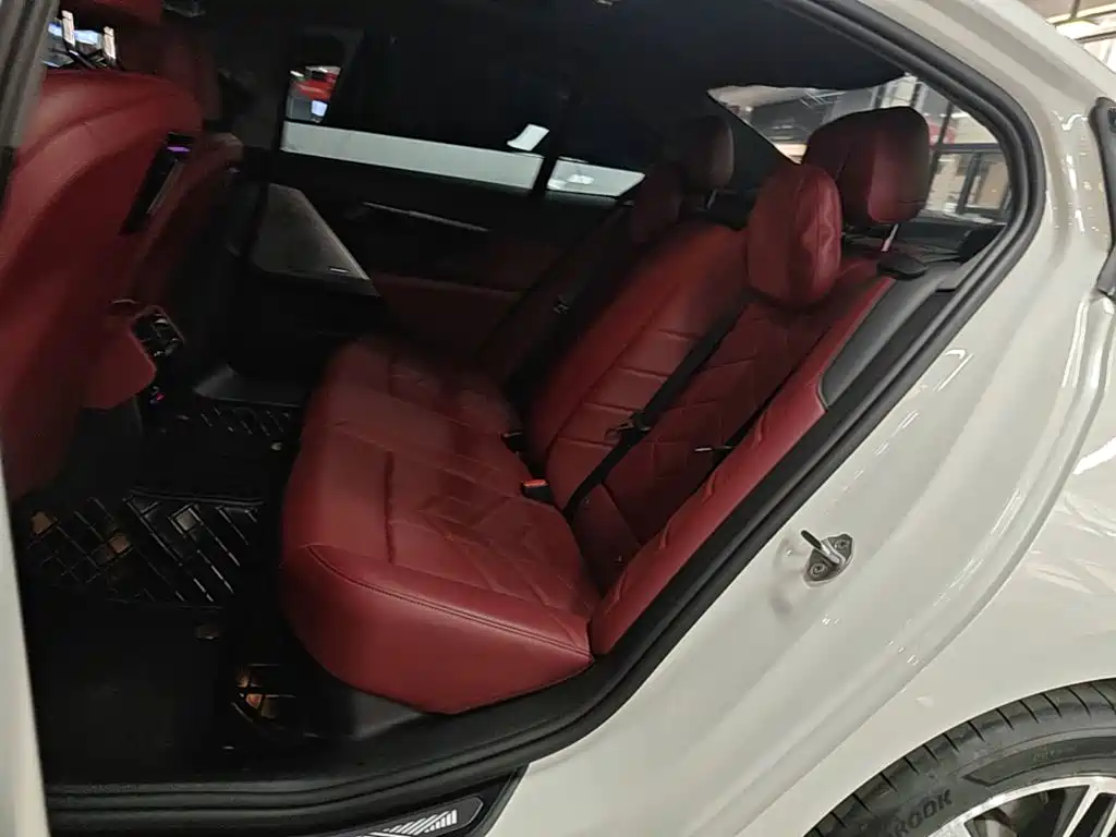 BMW 5 Series — миниатюра 17